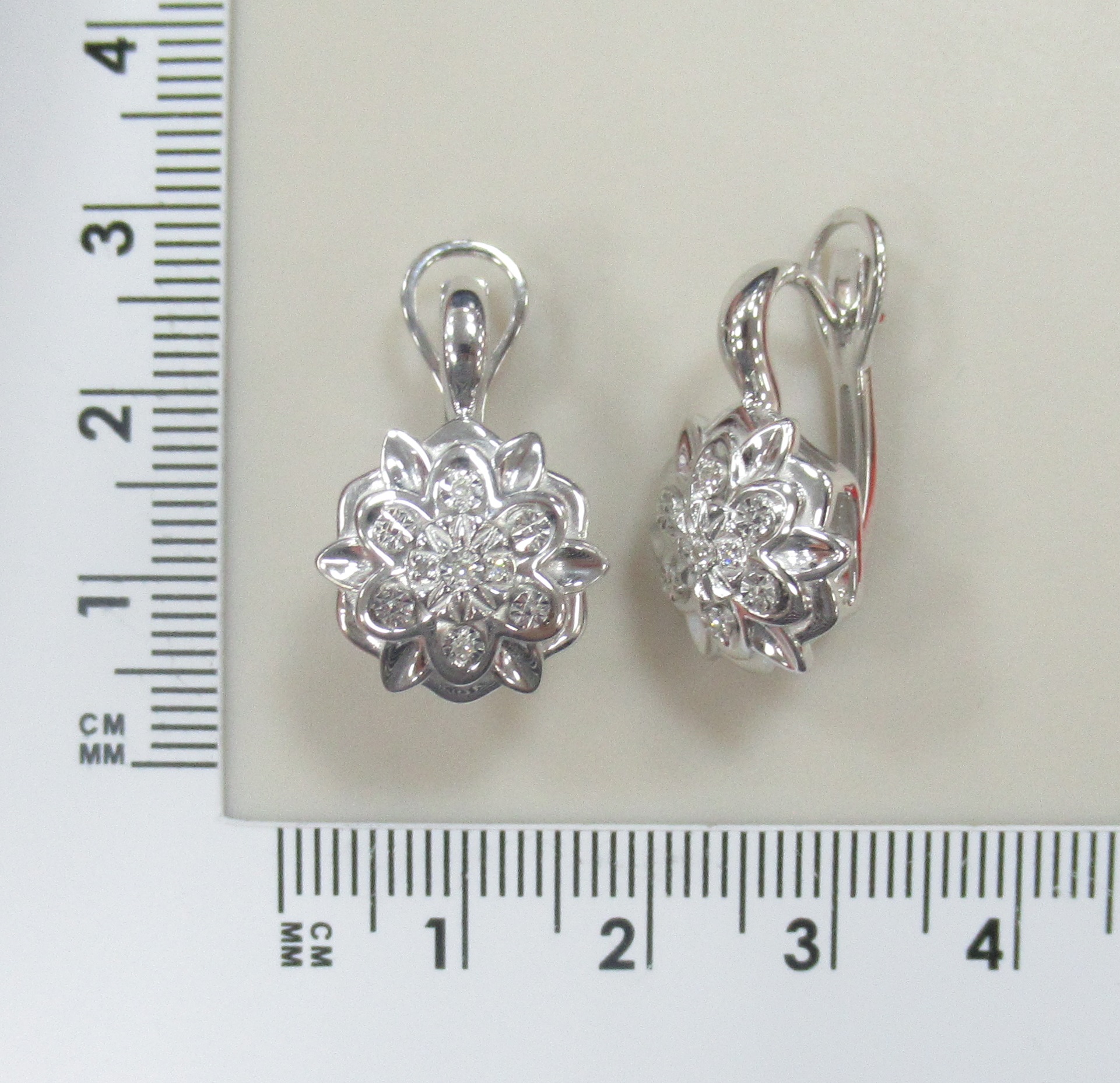 Серебряные серьги с бриллиантами